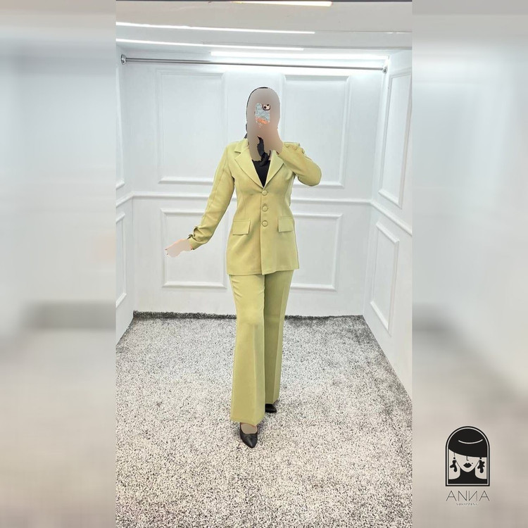 ست کت شلوار زنانه مدل آتوسا جنس کرپ مازراتی سایز ۱ تا ۲