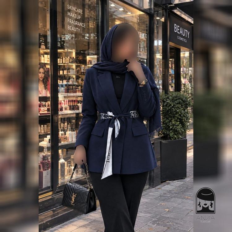 کت زنانه مدل تک دوین مزون آنا جنس بزیاق با ایستایی عالی؛ در قسمت جلو از لایی پرشین استفاده شده