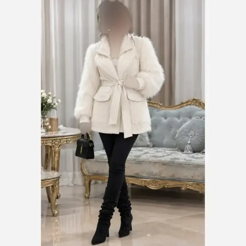 پالتو زنانه مدل لردا پارچه لمزور کنف رنگ سفید با خز ایتالیایی و مغزی مروارید سایز 1 و 2